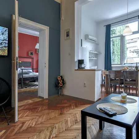Artistic Tranquility With Unbeatable Location Lägenhet Sofia