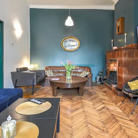 Artistic Tranquility With Unbeatable Location
